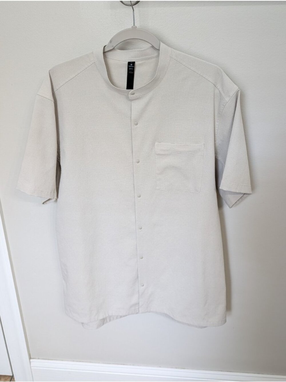 Lululemon Airing Easy Short Sleeve Button Shirt Beige Band Collar Less XL